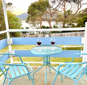 BICHENO BEACH BUNGALOW: Beautiful Waterfront Pad! - Image 5