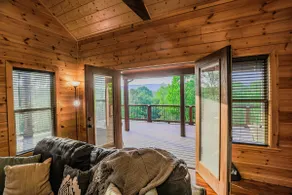 Peaceful riverside retreat, amazing mountain Views - Image 5