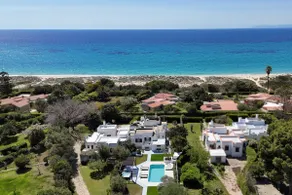 Luxury Villa with Heated Swimming pool& Outdoor Jacuzzi - 50mt from the Beach - Image 2