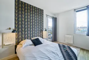 2 rooms, chic and modern, 400 m from the station and 5 min from the city center, internet - Image 4