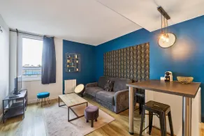 2 rooms, chic and modern, 400 m from the station and 5 min from the city center, internet - Image 2