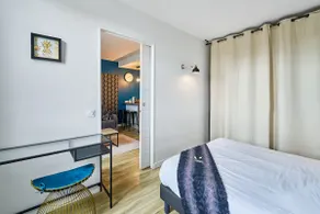 2 rooms, chic and modern, 400 m from the station and 5 min from the city center, internet - Image 3