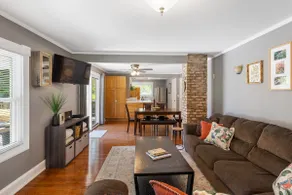 Beautiful garden oasis w/HOT TUB & screened porch! - Image 2
