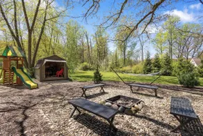 Beautiful garden oasis w/HOT TUB & screened porch! - Image 4