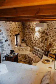 Domus Polymnia Stone Built Suite - Image 3