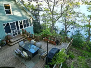 Quaint & Peaceful Designer's Oceanfront Cottage - Image 4