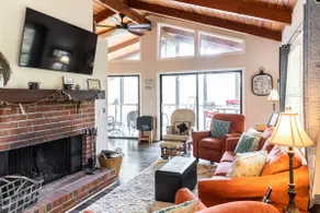 Cozy Cottage, Lake view, Pet friendly, FIBER WIFI! - Image 4