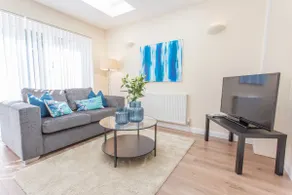 Modern | Open Plan | 2BR | 6 Guests | Garden/Patio - Image 5