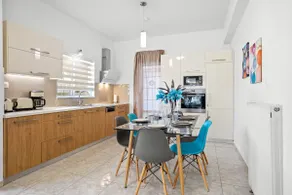 Stellaris Luxury Peaceful Apt 5 min walk to Kalamaki Beach and 5 kms to Chania - Image 2