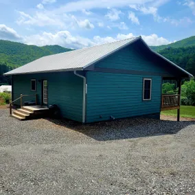Lazy Acres at Highfield Cabins - Image 3