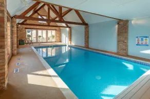Deluxe Coach House at Bretforton Manor with pool - Image 5