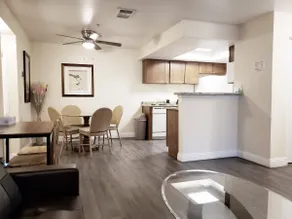 Full Strip View, Condo, Free Parking /Gym/Pool - Image 2