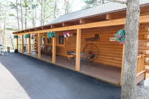 Bear Cliff Log Cabin. - Image 2