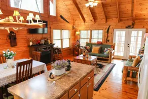 Bear Cliff Log Cabin. - Image 5