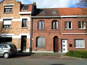 near center, 2 bathrooms, 3 bedrooms, parking/WiFi, all-in - Image 2