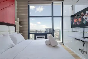 1BR w/ Stunning View @ 68F Gramercy + Free Parking - Image 2