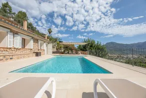 Beautiful house with pool in quiet location - Image 3