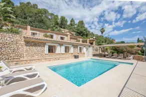 Beautiful house with pool in quiet location - Image 2