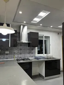 Luxury apartment in the city center - Image 5