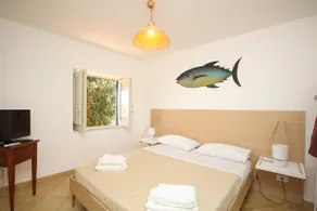 Cozy house with direct beach access and pool - Image 3