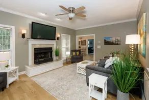 Southern Charm, Large Pool - Image 3