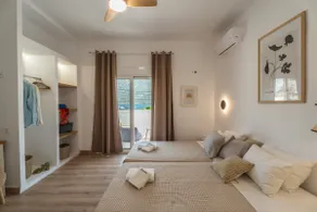 Sea-esta Beach House, Beachfront Residence & BBQ, By ThinkVilla - Image 2