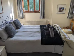Spacious en-suite annex in large garden - Image 5