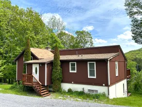 Pet Friendly, Close to Hiking and Mountain Lakes - Image 3