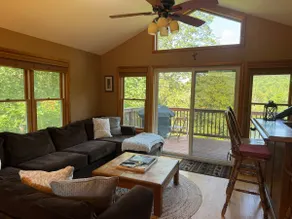 Pet Friendly, Close to Hiking and Mountain Lakes - Image 2