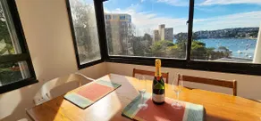 Beautiful harbour views, stylish apartment with pool & parking - Image 2