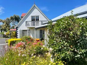 3 Bedroom Attic Spa Cottage - Adjacent the Beach - Image 5