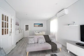 3 bedroom villa with barbecue and garden - Image 5