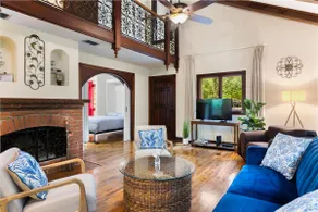Chalet in Florida Park, 1/2 mile from campus - Image 3