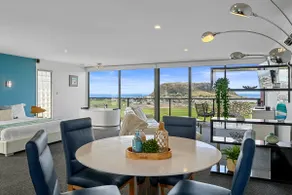 Luxe Escape | Iconic View | Spa | Ultimate Retreat - Image 3
