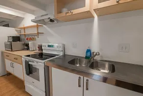 Guest House: Accessible to Downtown & Fast WiFi! - Image 5