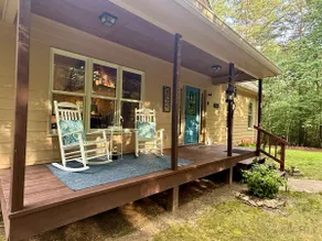 Quiet Getaway Atop Lookout Mountain - Image 3