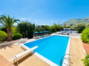 SCHÖNE VILLA mit SCHWIMMBAD für EXKLUSIVE Nutzung, nur wenige Kilometer vom Meer und Flughafen entfernt! - Image 3