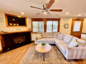 Stunning Lake Views! 2 Private Balconies! Sleeps 8 - Image 5