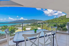 Spectacular Seaviews, Pool, Modern, Free Wifi - Image 5