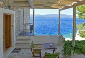 Summer house in Hydra in front of the sea - Image 5