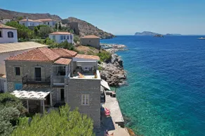 Summer house in Hydra in front of the sea - Image 3
