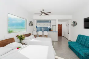 Beachfront | Stunning Views | Walk to Dining & Fun - Image 5