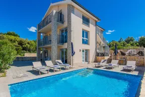 Fabulous seaview apartment with outdoor pool - Image 2