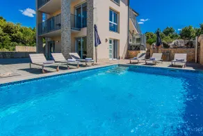 Fabulous seaview apartment with outdoor pool - Image 4