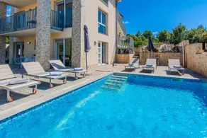 Fabulous seaview apartment with outdoor pool - Image 3