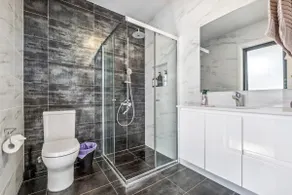 4BR Modern House comforting & relaxing experience - Image 4