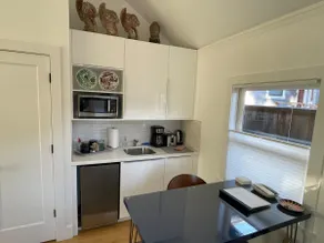 Modern Rockridge Studio with Private Deck - Image 4