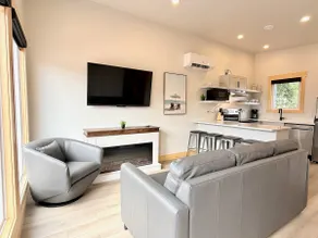 Brand New! - Modern 2 Bedroom City Cottage - Image 2