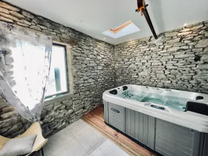 24/7 indoor professional Jacuzzi - Image 2
