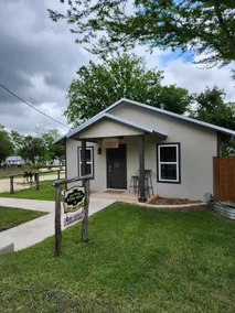 Miss Cathy's Guesthouse - Downtown Bandera - Image 2